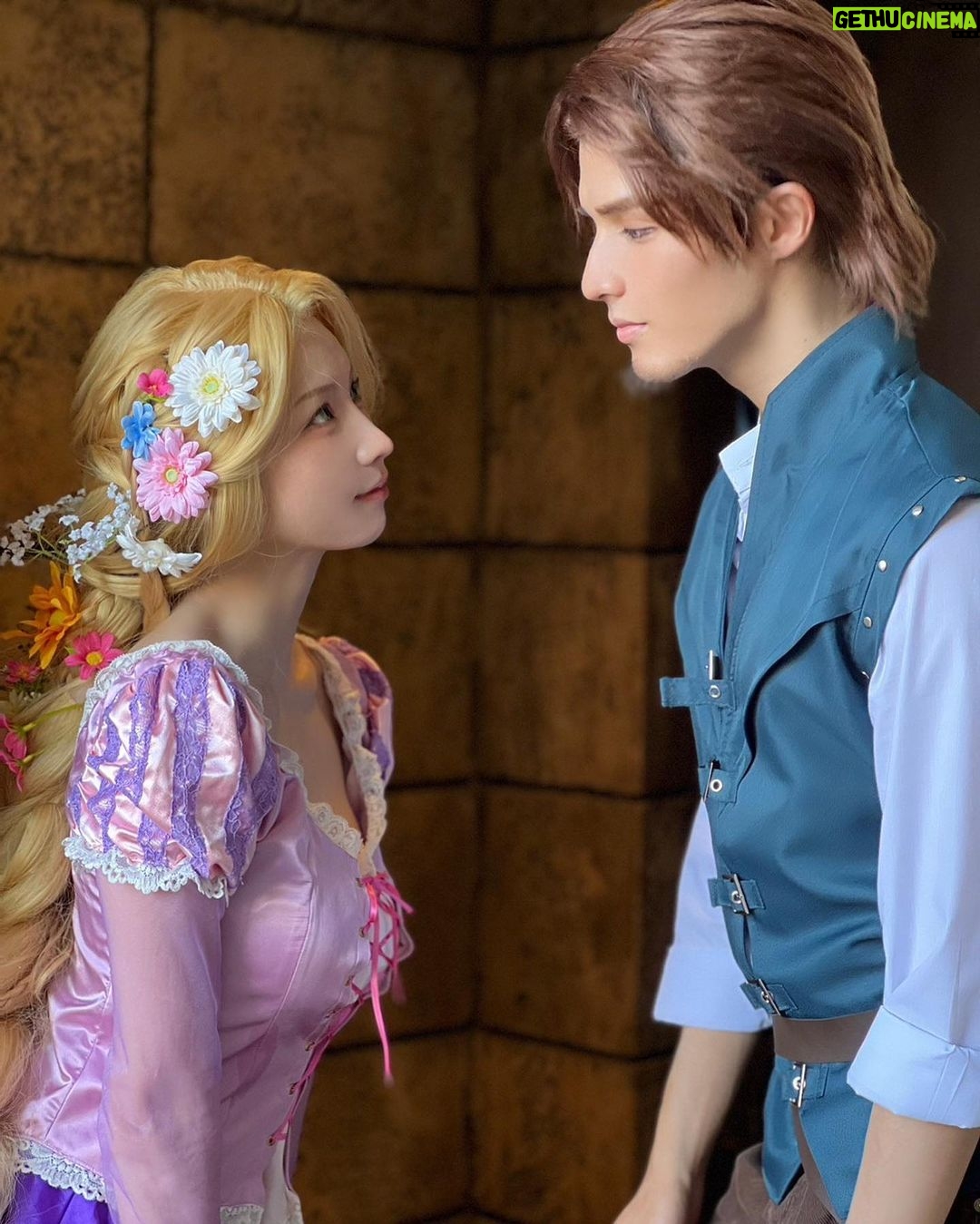 Enako - 113.2K Likes - 人生初のDハロに行ってきました✨
『塔の上のラプンツェル』のラプンツェルの仮装したよ🌸
(横にいるフリンはスタンミ)
#disneyland #disneyhalloween #dハロ #dハロ仮装