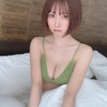 Enako Instagram - おはよ☀️ ただいま発売中の『週刊少年チャンピオン』表紙です🌱
