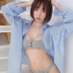 Enako Instagram - グラビアで大きいシャツ着せられがち😗