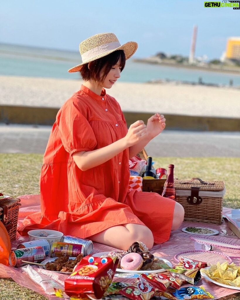 Enako Instagram - ピクニック撮影で使ったお菓子たちは 終わった後にスタッフの皆さんと食べました😋 ほんとにピクニックしてるみたいで楽しかった✨