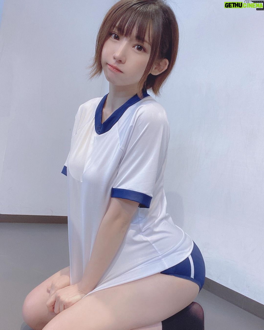Enako - 115.9K Likes - た、体操服を着ました😳
『えなこの〇〇ライブ Blu-ray』の特典映像で着ているので
恥ずかしいけど是非見てください😳😳