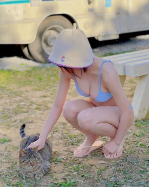 Enako Instagram - スタジオのオーナーさんが飼ってるネコチャン可愛かった🐈💕

「えなこカレンダーブック2023」オフショットです📷