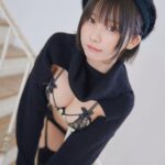 Enako Instagram - 新作写真集「ニットの季節」の写真です📷 12/31(日) コミックマーケット103 東7ホール a-20ab『えなこみゅ』でゲットできるよ🥳🥳
