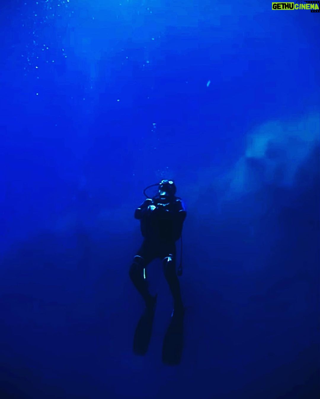 Engin Akyürek Instagram - 💙deepblue @b.a.y.i.n.d.i.r 📸