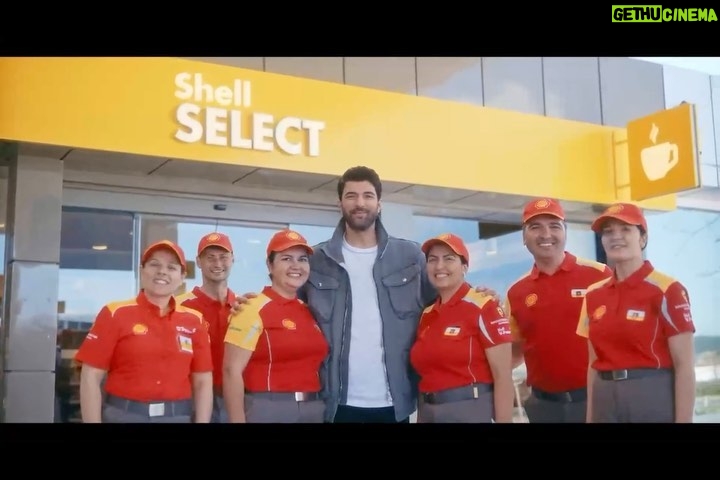 Engin Akyürek Instagram - Ballıca Köyü’nün hep ileride olan kadınları gibi binlerce kadın mesleğin kadını erkeği olmaz diyerek omuz omuza çalışıyor. Çünkü hep ileride olmak hepimizin hakkı. #Shell #hepileride