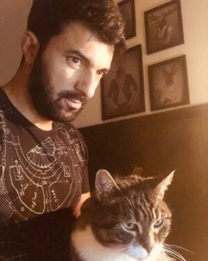 Engin Akyürek Instagram - Doğum günümü kutlayan sevgilerini iyi dileklerini gönderen her bir özel kişiye tek tek teşekkür ediyorum. Dünyanın her tarafında, ihtiyacı olanlara yardım ve destekte bulunan güzel insanlar, sizlere özel teşekkürlerimi ve sevgilerimi gönderiyorum. İyi ki varsınız.🙏💞 / Thanks each one of you who congratulated my birthday and sent their love and best wishes. I also would like to send my special thanks and love to you beautiful people around the world who help and support those in need.🙏💞