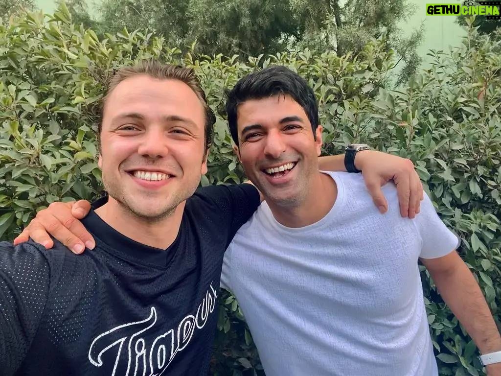 Engin Akyürek Instagram - PAYDOS 🙏🧿 Yolumuz açık olsun... @tolgasaritas_ @netflixturkiye #yolunaçikolsun