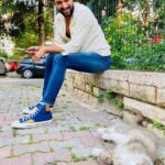 Engin Akyürek Instagram – Arkadaşlarla takılıyoruz🙃