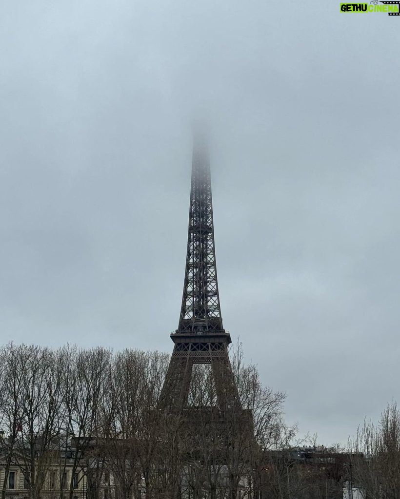 EnjoyPhoenix Instagram - Week 9 🗓️ 1. Happy kiddo ✨ 2. Elle a bien chaud 🥵 3. Pancake vie 🥞 4. Eiffel sans tête 😖 5. Mes nouvelles chaises ✨ 6. Cocktails bitches ✨ 7. Marché vintage 🥺 Paris, France