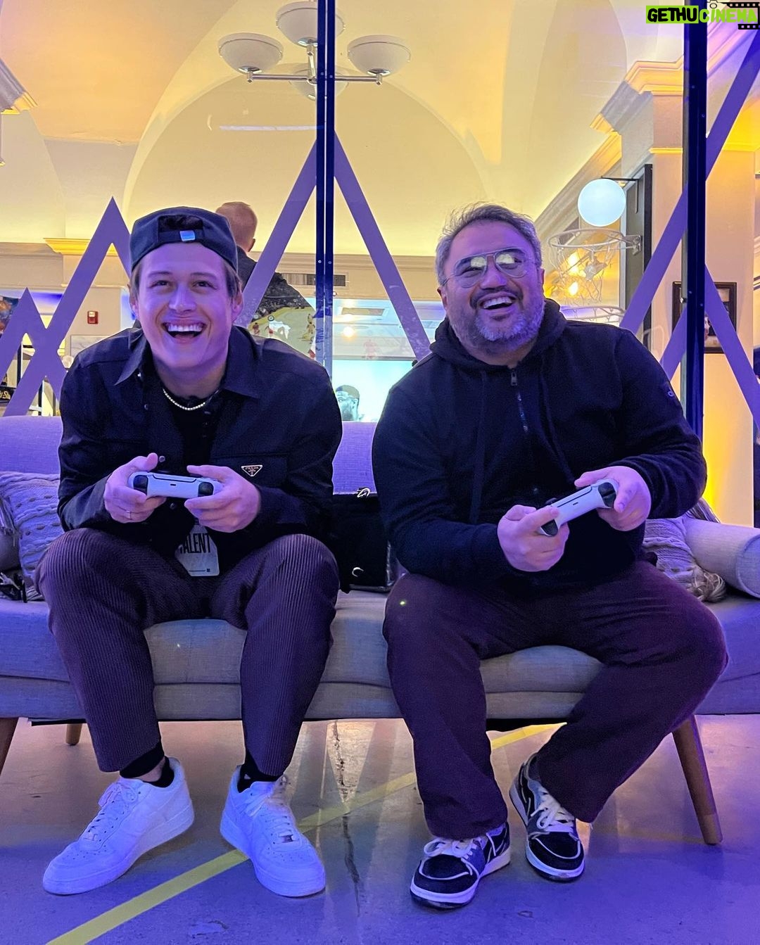 Enrique Gil Instagram - Day 2 was a blast thanks @nba #NBAAllStar #NBAHouse #nbacrossover #nbaallstarweekend