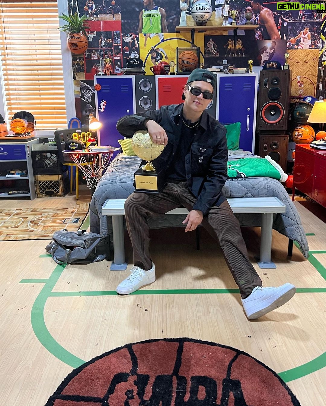 Enrique Gil Instagram - Day 2 was a blast thanks @nba #NBAAllStar #NBAHouse #nbacrossover #nbaallstarweekend