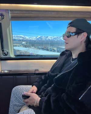 Enrique Gil Instagram - One day in Salt Lake and already in love with the city ❄️
Can’t wait for the #NBAAllStar to tip off tomorrow 🔥