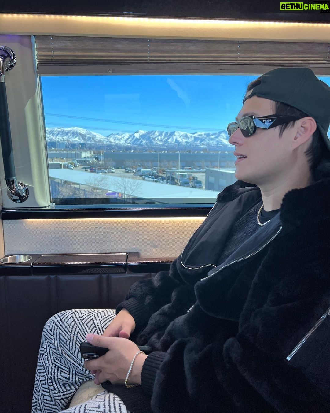 Enrique Gil - 121.4K Likes - One day in Salt Lake and already in love with the city ❄️
Can’t wait for the #NBAAllStar to tip off tomorrow 🔥