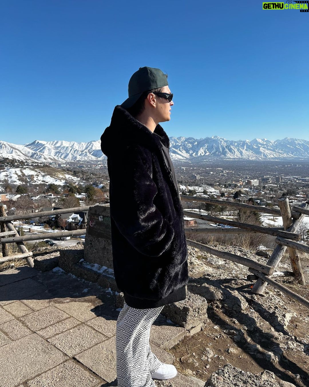 Enrique Gil - 121.4K Likes - One day in Salt Lake and already in love with the city ❄️
Can’t wait for the #NBAAllStar to tip off tomorrow 🔥