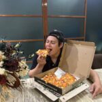Enrique Gil Instagram - Spicy season is here guys!! 🌶 🌶🌶 It’s time to spice things up with the all new Spicy Hawaiian Overload and the Spicy All-in Overload of Greenwich. Of course, the Chicken & Waves with Creamy Chilip Dip! Is muy caliente!! Order na this weekend! For the fam or the barkada! 🔥🔥🔥 Visit greenwichdelivery.com, Greenwich Barkada Messenger, or your fave food apps. Also available for dine-in and takeout in @greenwichpizza stores nationwide.