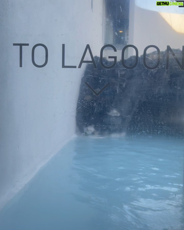 Enrique Gil Instagram - πΆβπ«οΈ Blue Lagoon Iceland