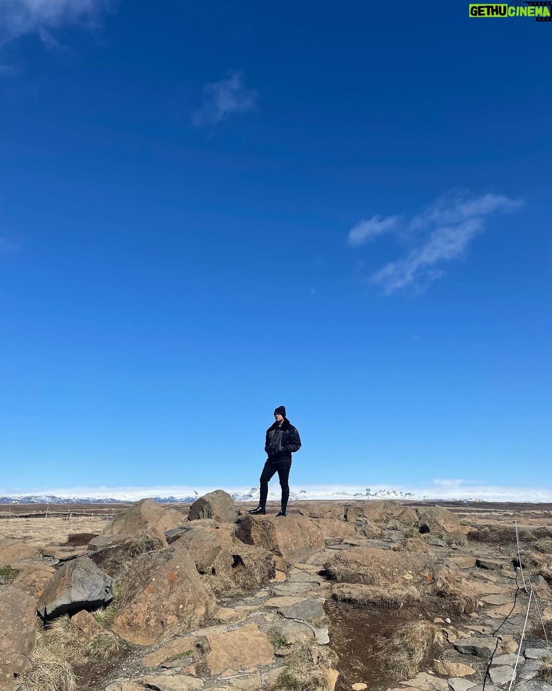 Enrique Gil Instagram - Miss you @lizasoberano Langjokull Glacier, Iceland