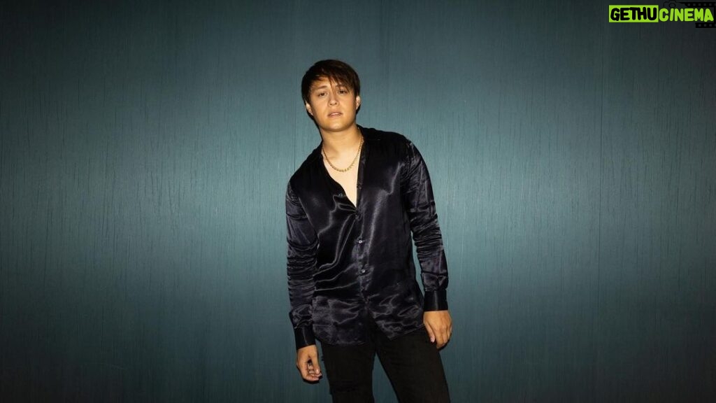 Enrique Gil Instagram - Midnight Madness 🖤