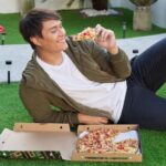 Enrique Gil Instagram - It’s time to Make Christmas Merrier with @greenwichpizza’s newest Christmas Ham Overload Pizza! A mix of savory Christmas ham 🍖, sweet pineapples 🍍, and maraschino cherries 🍒 to enjoy this season! 🤤 🍕 Pwedeliver na through greenwichdelivery.com, Greenwich Barkada Messenger, 📱Call 📞 #5-55-55 or visit any of Greenwich stores. Delivery charge will apply. Also available for take-out or pick up. Order na! 🍕🙌🏻