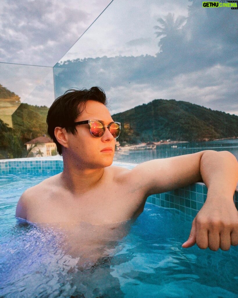 Enrique Gil Instagram - Paradise 🏝 Anilao, Batangas, Philippines