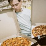 Enrique Gil Instagram - Lonely ba kapag wala kang ka-partner sa kain? It's always a good time to treat the fam! 🤑🙌 Buy 1 15” All-In Overload® and get 50% Off on 15” Cheeseburger or Cheesy Bacon & Ham Classic this September 30 to October 2. 🤤🍕🍕 Order in advance na through Take-out, call 📞 #5-55-55 or any of our stores found here: https://stores.jfc.com.ph/greenwich.html