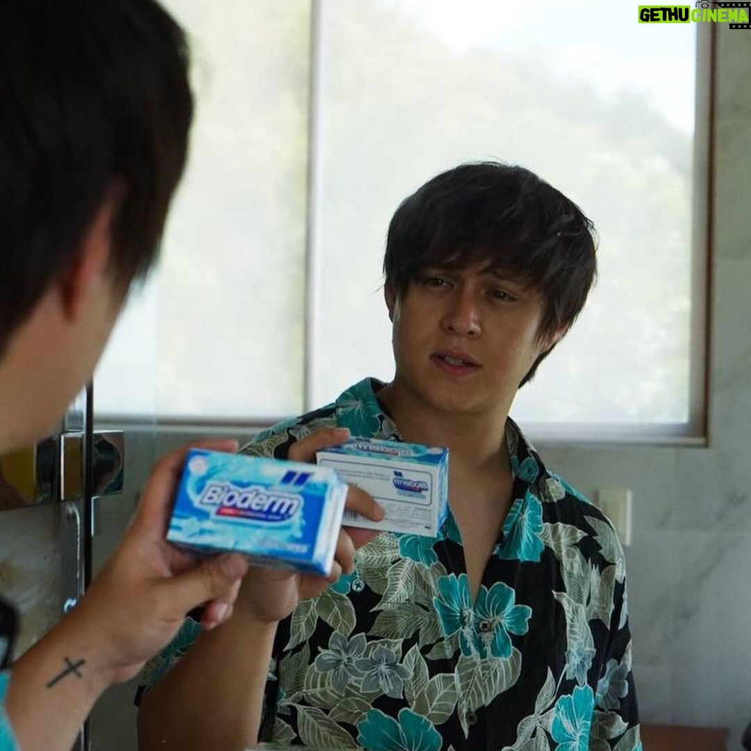 Enrique Gil Instagram - Gawing exciting ang everyday ligo🤩 Feel the coolness, look blooming and smell fresh while being protected from germs with Bioderm! 🥶🌸🍃 Level-up ligo na ka-tropa!🧼🚿