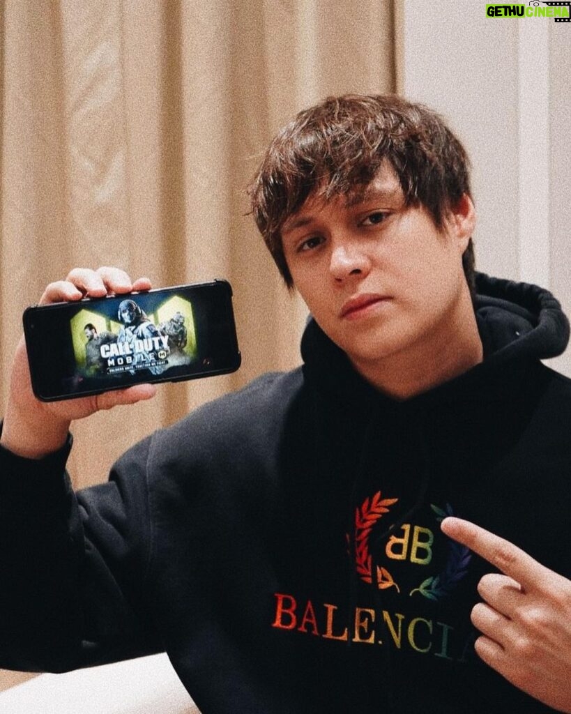 Enrique Gil Instagram - I'm ready to Press Play! I put my video game knowledge to the test in this new quiz show. Catch it for free on TrueID app, now available on Google PlayStore!