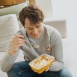 Enrique Gil Instagram - Feeling cozy in this weather! Glad to have this patong-patong na sarap of the Greenwich Lasagna Supreme with me, as heartwarming as a hug or my sweater 😉 Pwedeliver na thru greenwichdelivery.com, hotline #5-55-55 or do a safe takeout in any of @greenwichpizza’s stores nationwide. #greenwichlasagna #patongpatongchallenge
