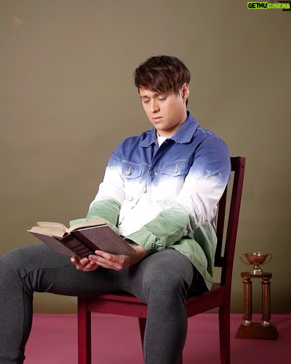 Enrique Gil Instagram - Low-key chillin Trust @benchtm to give you ‘fits that’ll have you turning pages (and turning heads)! 😉 #BENCHEveryday