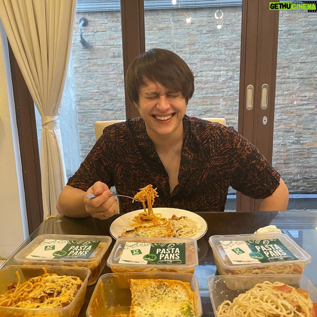 Enrique Gil - 101.6K Likes - My pasta mukbang dream just came true!! And the best part it’s all for me!!🤣 haha pero pwede rin for sharing!!
Treat your fam or treat yourself and those mukbang desires! 😉💚 Dahil siguradong satisfied ang cravings at budget mo with our new Take Home Shareable Pasta!😉 Are you team Lasagna Supreme, Meaty Spaghetti or Creamy Bacon Carbonara?
Pwedeliver na sa greenwichdelivery.com, Greenwich Barkada Messenger 📱, Call 📞#5-55-55 . Also available for take-out or pick up.👌🏻