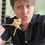 Enrique Gil Instagram - I’ve discovered the sarap of @greenwichpizza’s newest seafood treats! The Cajun Shrimp Overload is shrimply irresistible with its cheesy and savory pizza goodness, while the Creamy Shrimp Spaghetti’s mouthwatering aligue sauce with shrimps and mushrooms is also big hit! 🤤🦐 Order now via greenwichdelivery.com, Greenwich Barkada Messenger, or call #5-55-55. Also available for dine in and take-out in stores nationwide. Ang sea-yaaa! 🌊 #SavorySeafoodDiscoveries