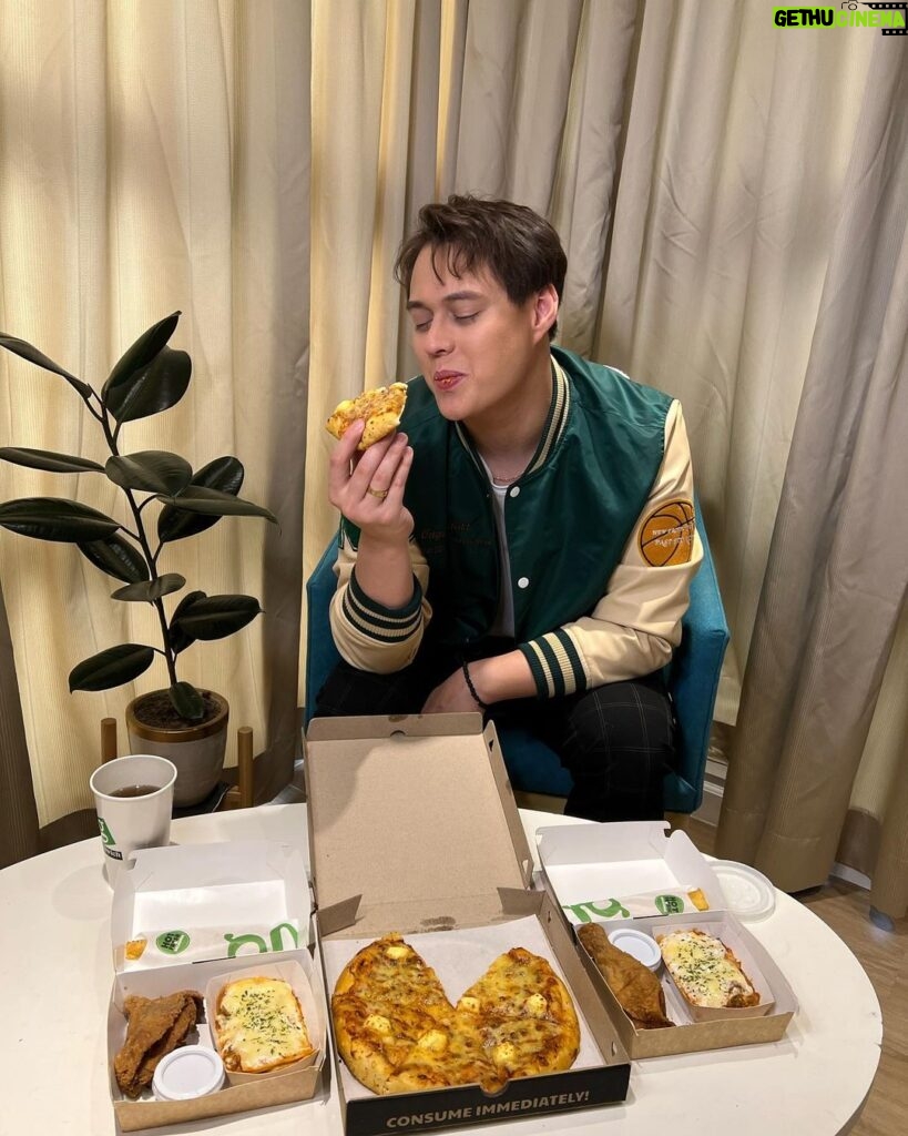 Enrique Gil Instagram - Feeling cheesy this February? Grab the Greenwich Valentines bundle for your special someone 😉❤️ promo starts from feb 10-14 2022 stay cheesy everbody!