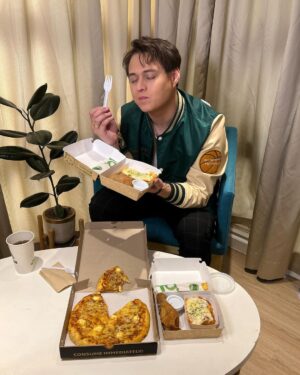 Enrique Gil Instagram - Feeling cheesy this February? Grab the Greenwich Valentines bundle for your special someone 😉❤️ promo starts from feb 10-14 2022 stay cheesy everbody!