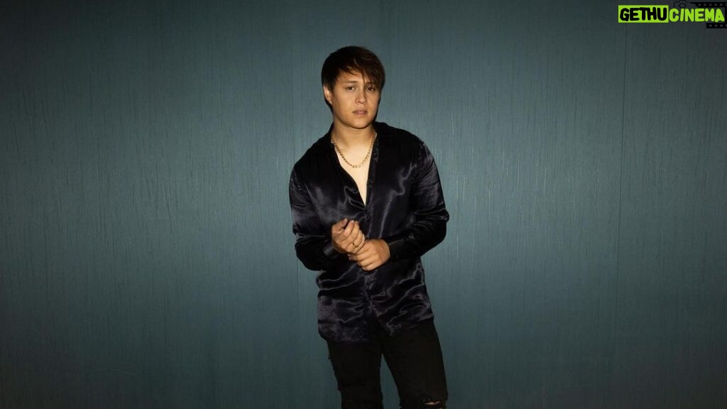 Enrique Gil Instagram - Midnight Madness 🖤
