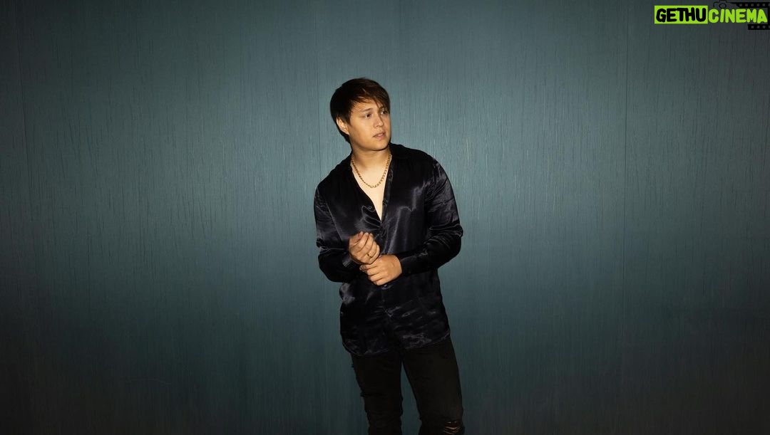 Enrique Gil Instagram - Midnight Madness 🖤