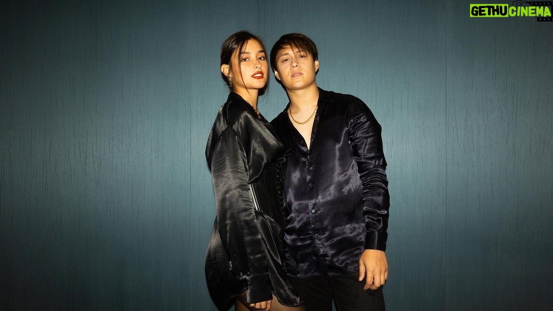 Enrique Gil Instagram - Midnight Madness 🖤