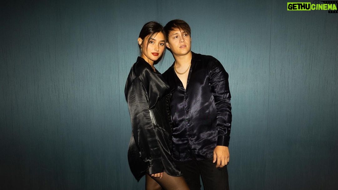 Enrique Gil Instagram - Midnight Madness 🖤