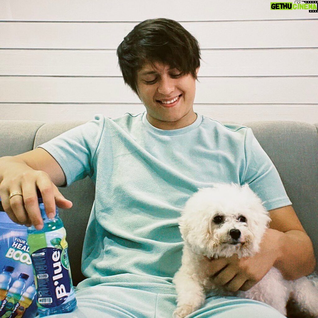 Enrique Gil Instagram - Meet Barbie, my cute baby. I love her, but sometimes, she can be a handful. You know what helps me overcome everyday challenges such as taking care of her? The new B’lue Vitaboost! Now with Vit. C and B Vitamins to help boost my immunity and also to give me that extra push every day. #SlayTheDayWithBlue @livetofeel_blue Get that refreshing boost now at your favorite store or click here: https://linktr.ee/DrinkBluePH
