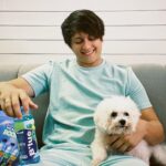 Enrique Gil Instagram - Meet Barbie, my cute baby. I love her, but sometimes, she can be a handful. You know what helps me overcome everyday challenges such as taking care of her? The new B’lue Vitaboost! Now with Vit. C and B Vitamins to help boost my immunity and also to give me that extra push every day. #SlayTheDayWithBlue @livetofeel_blue Get that refreshing boost now at your favorite store or click here: https://linktr.ee/DrinkBluePH