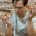 Enrique Gil Instagram - Lonely ba kapag wala kang ka-partner sa kain? It's always a good time to treat the fam! 🤑🙌 Buy 1 15” All-In Overload® and get 50% Off on 15” Cheeseburger or Cheesy Bacon & Ham Classic this September 30 to October 2. 🤤🍕🍕 Order in advance na through Take-out, call 📞 #5-55-55 or any of our stores found here: https://stores.jfc.com.ph/greenwich.html