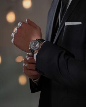 Enrique Gil Instagram - My @omega Speedmaster Moonwatch ties the whole look together 🥂🌘 #omegaspeedmaster #moonwatch