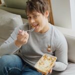 Enrique Gil Instagram - Feeling cozy in this weather! Glad to have this patong-patong na sarap of the Greenwich Lasagna Supreme with me, as heartwarming as a hug or my sweater 😉 Pwedeliver na thru greenwichdelivery.com, hotline #5-55-55 or do a safe takeout in any of @greenwichpizza’s stores nationwide. #greenwichlasagna #patongpatongchallenge
