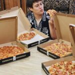 Enrique Gil Instagram - Ohh my!!!! 😱😱😱 What have they done!!?! Guys... THIS IS IT! To the highest level na ang cheese and toppings ng newest #ExtremeOverload pizzas ng @greenwichpizza!🔥🔥🔥 I was mind blown when I tried the four new extremified flavors — the Extreme Hawaiian Overload, Extreme All-In Overload, Extreme Pepperoni Overload and Extreme All Meat Overload! Extremely delicious talaga, mga kabarkada!!! Pwedeliver na at #5-55-55, GreenwichDelivery.com or visit any of their stores nationwide today! We only go Extreme!!! 🔥🔥🔥