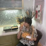 Enrique Gil Instagram - Who’s hungry?? It’s merienda time!! 🤣“Exclusive offer alert, mga kabarkada! Do you have your #OverloadRewardsCard from @greenwichpizza yet? I got my favorite 9-inch Hawaiian Overload, a regular pan of Meaty Spaghetti and 1.5L of softdrinks for only P539! Nagpa-deliver tuloy ako ng 2 bundles na perfect merienda this weekend! Valid for take-out also. With your use of Overload Rewards Card in your purchases, you also earn points that you may use to redeem free food later on and may month-long of FREE birthday treats just for you!”