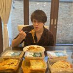 Enrique Gil Instagram - My pasta mukbang dream just came true!! And the best part it’s all for me!!🤣 haha pero pwede rin for sharing!! Treat your fam or treat yourself and those mukbang desires! 😉💚 Dahil siguradong satisfied ang cravings at budget mo with our new Take Home Shareable Pasta!😉 Are you team Lasagna Supreme, Meaty Spaghetti or Creamy Bacon Carbonara? Pwedeliver na sa greenwichdelivery.com, Greenwich Barkada Messenger 📱, Call 📞#5-55-55 . Also available for take-out or pick up.👌🏻