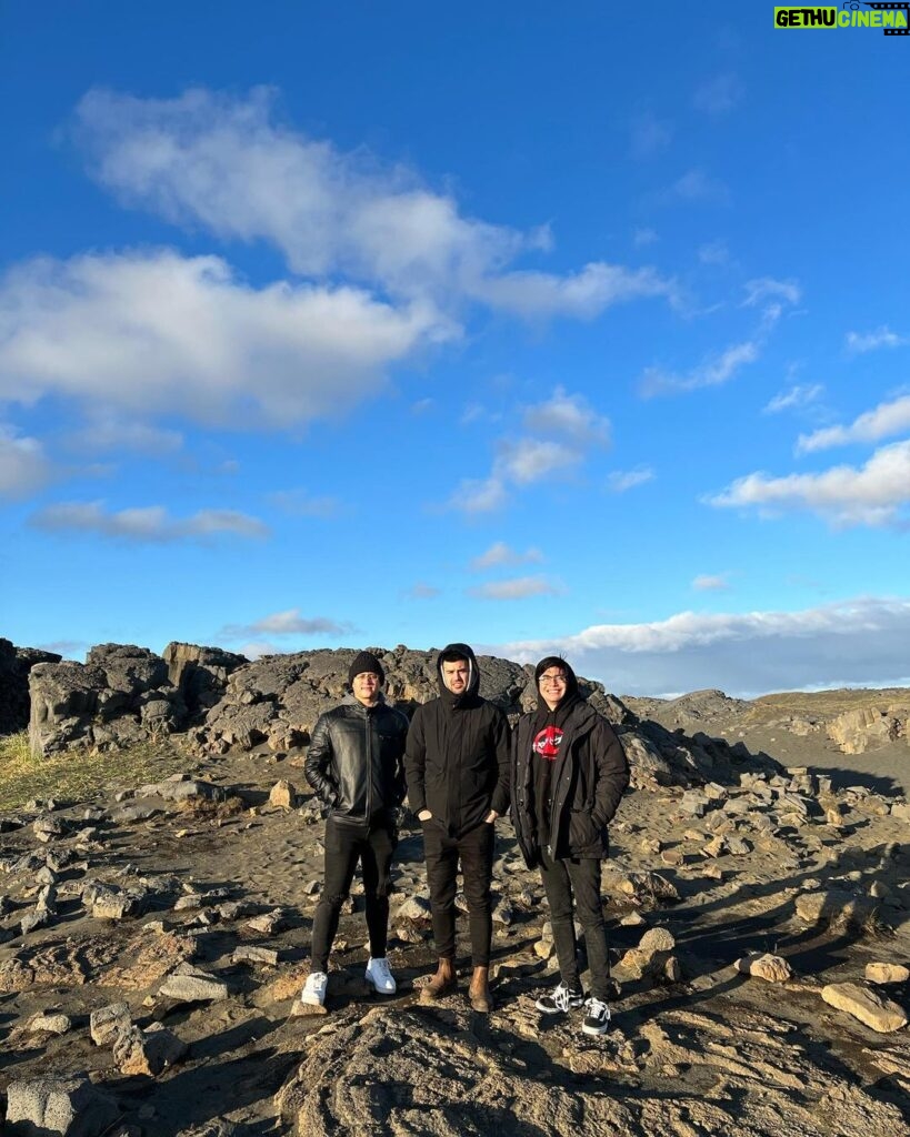 Enrique Gil Instagram - Three amigos! In iceland 🥶