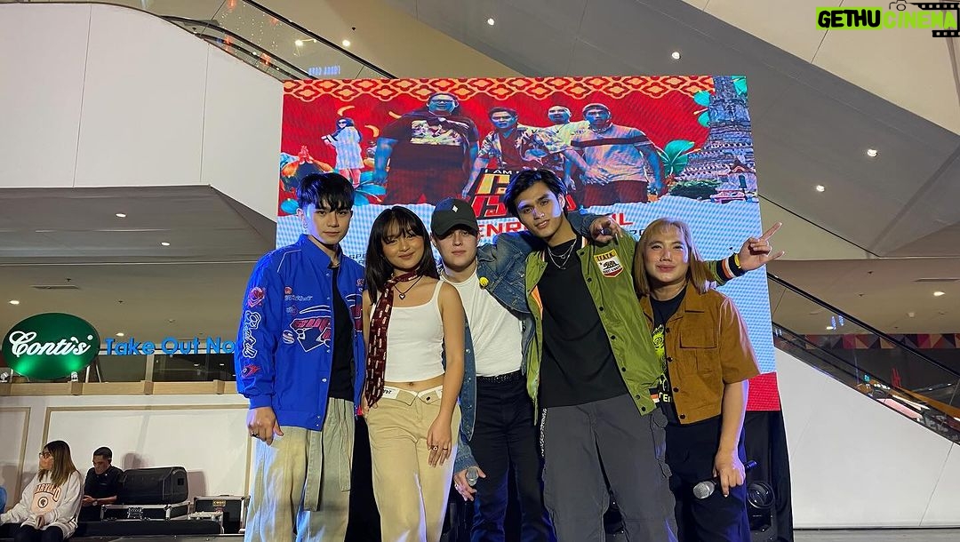 Enrique Gil Instagram - Maraming salamat sa pasabog #BigBirdEnergy ngayong BIG Weekend sa Ayala Malls Cloverleaf with BIG Bird Enrique Gil, Drei Sugay, Angela Ken, and Gello Marquez! 💥🐔 #IAmNotBigBird NOW SHOWING Exclusively in cinemas nationwide!⚠️ UNCUT & R-16 🍌👀