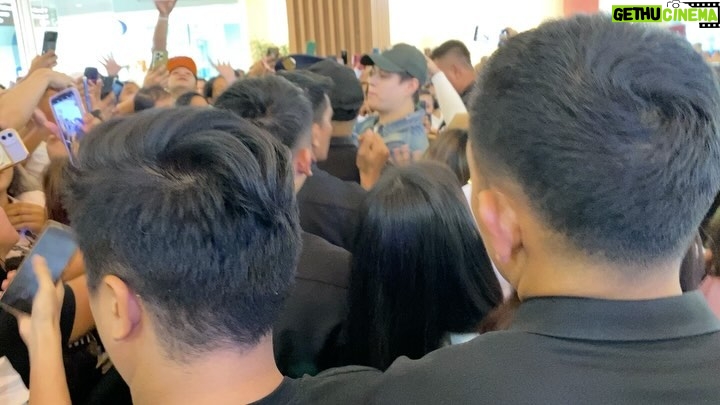 Enrique Gil Instagram - Maraming salamat sa pasabog #BigBirdEnergy ngayong BIG Weekend sa Ayala Malls Cloverleaf with BIG Bird Enrique Gil, Drei Sugay, Angela Ken, and Gello Marquez! 💥🐔 #IAmNotBigBird NOW SHOWING Exclusively in cinemas nationwide!⚠️ UNCUT & R-16 🍌👀