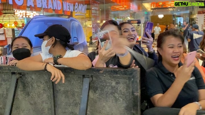Enrique Gil Instagram - Maraming salamat sa pasabog #BigBirdEnergy ngayong BIG Weekend sa Ayala Malls Cloverleaf with BIG Bird Enrique Gil, Drei Sugay, Angela Ken, and Gello Marquez! 💥🐔 #IAmNotBigBird NOW SHOWING Exclusively in cinemas nationwide!⚠️ UNCUT & R-16 🍌👀