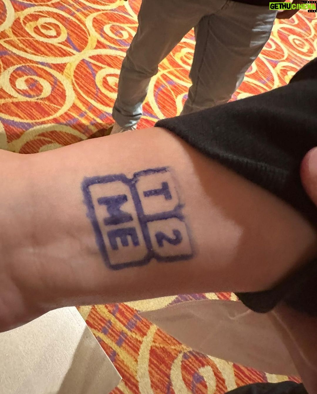 Enrique Gil Instagram - Congrats @comedybyred had so much fun last night😂 For more shows and events, check out www.ticket2me.net
